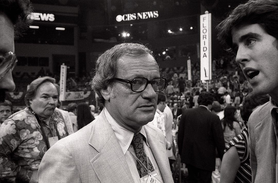 Frank Mankiewicz on the floor of the 1972 Democratic National Convention